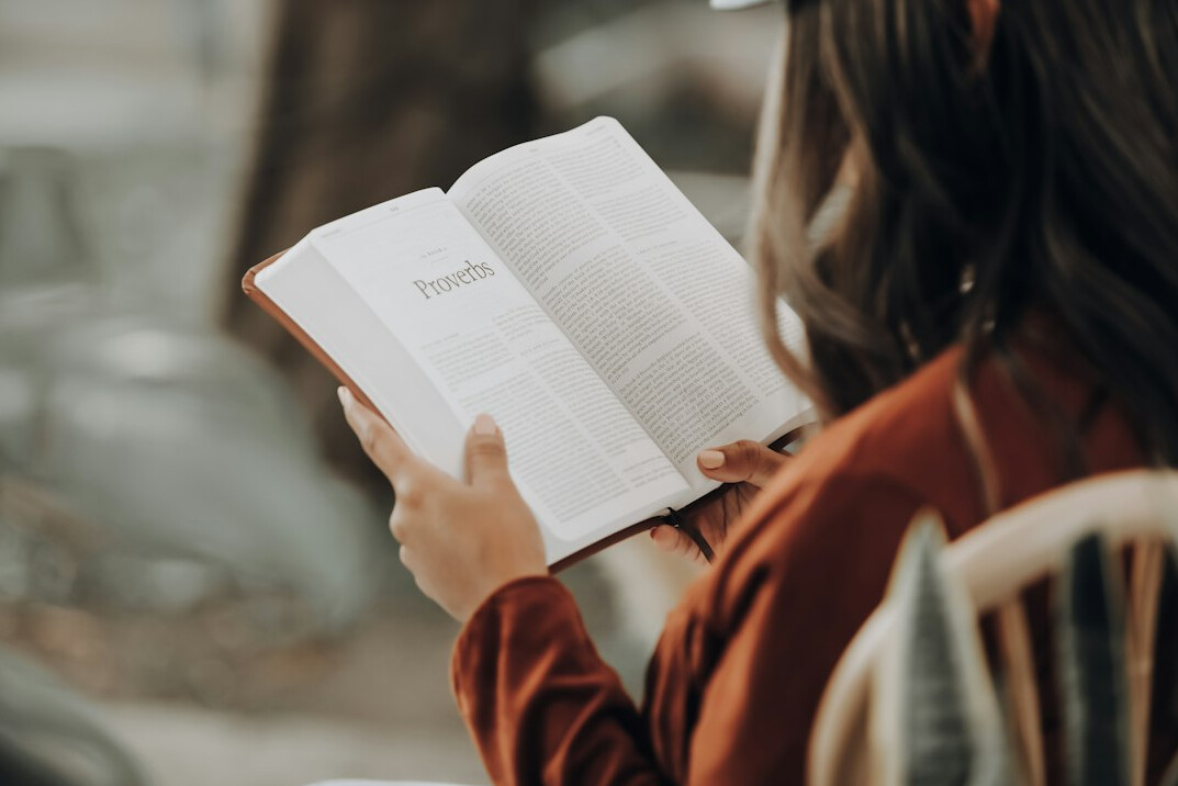 woman reading mystery book